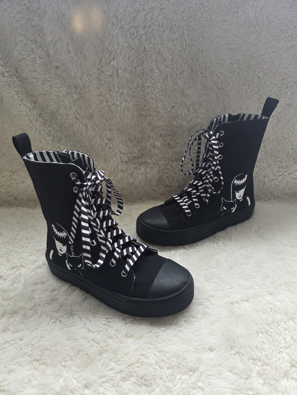 Dolls Kill x Emily The Strange Existential Freeze Platform Sneakers Size 6 - Picture 3 of 12